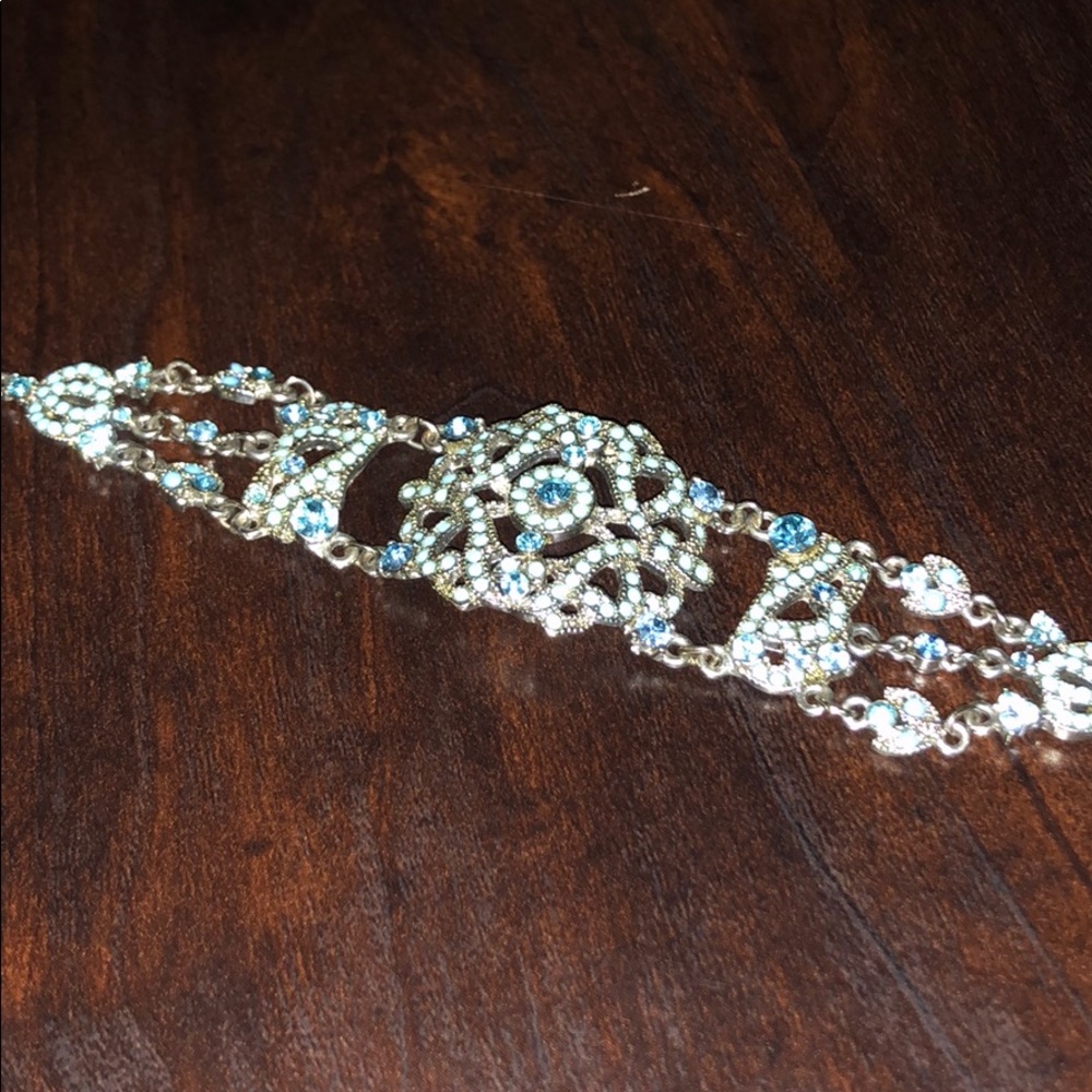 Beautiful turquoise and silver tone bracelet. - Picture 1 of 4